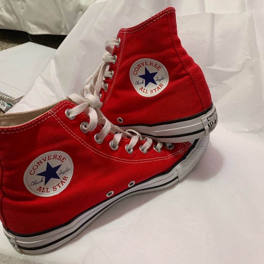 RED HIGHTOP CONVERSE